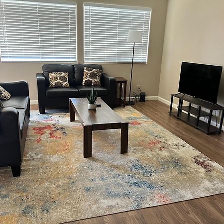 Serene 2Bed 1Bath Condo With Parking فريسنو المظهر الخارجي الصورة