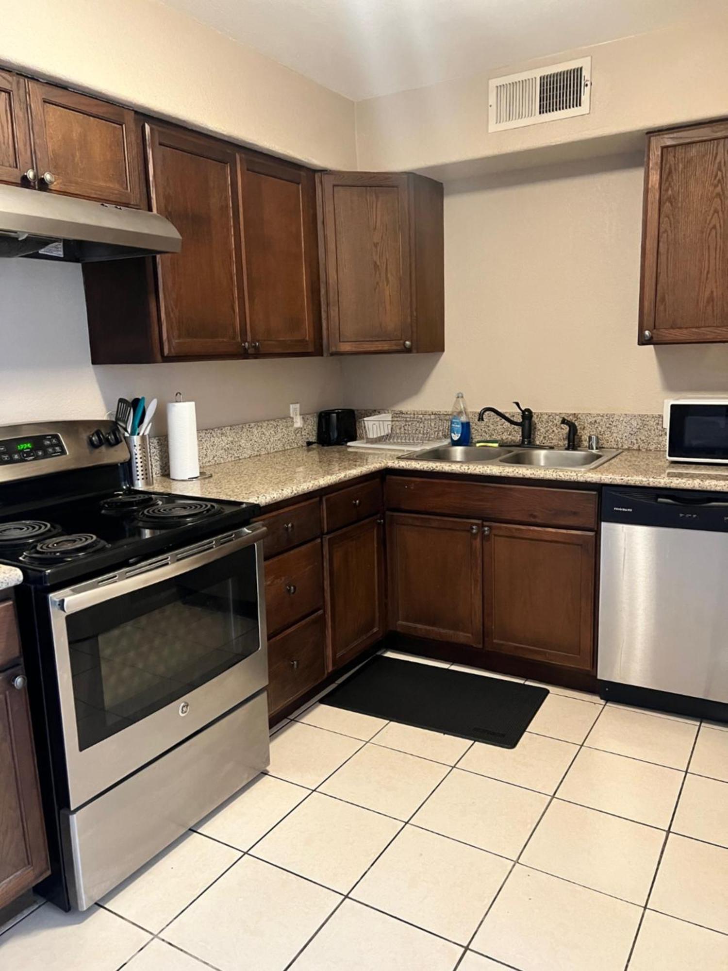 Serene 2Bed 1Bath Condo With Parking فريسنو المظهر الخارجي الصورة